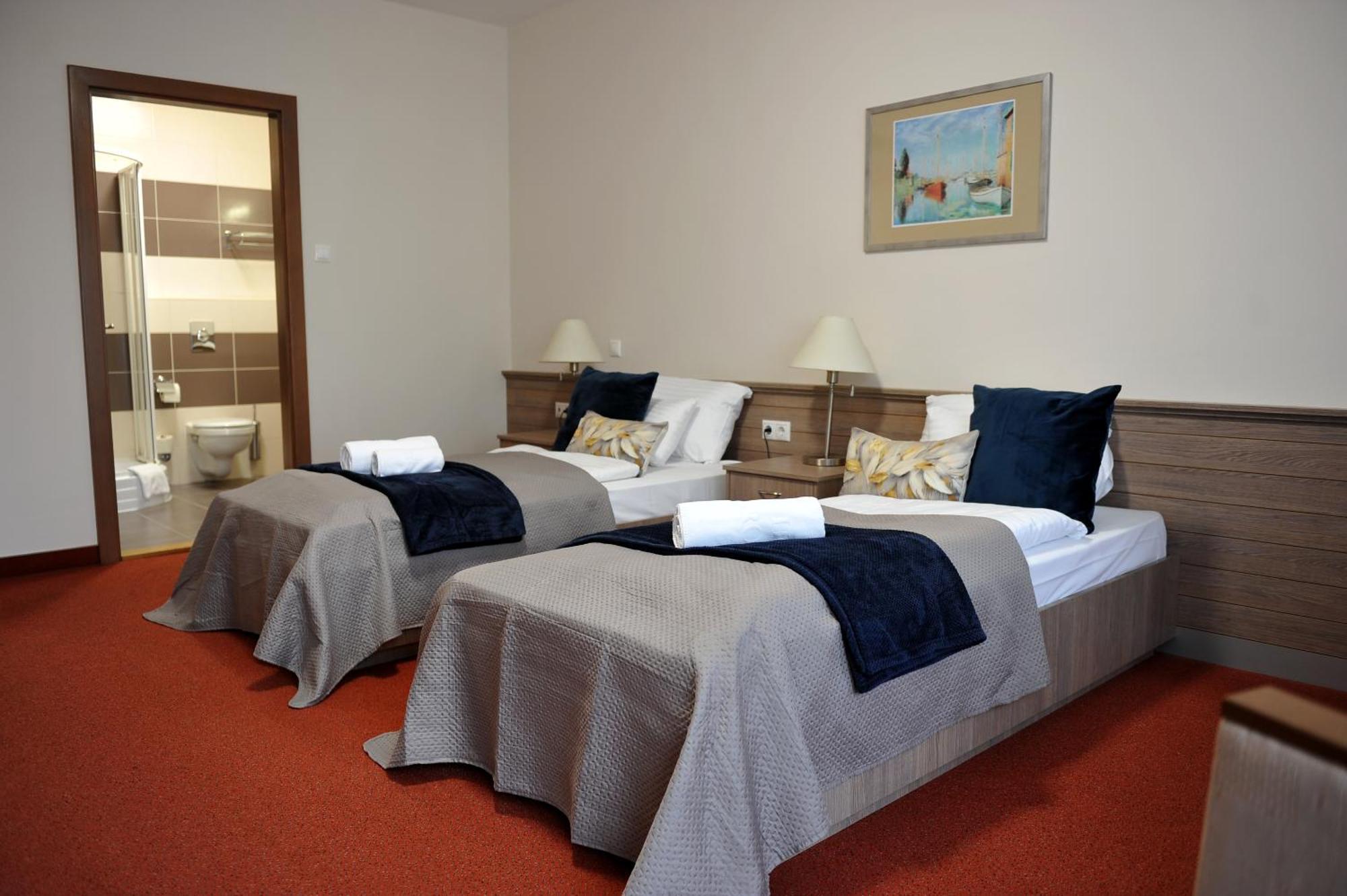 Hotel Harom Gunar Кечкемет Экстерьер фото
